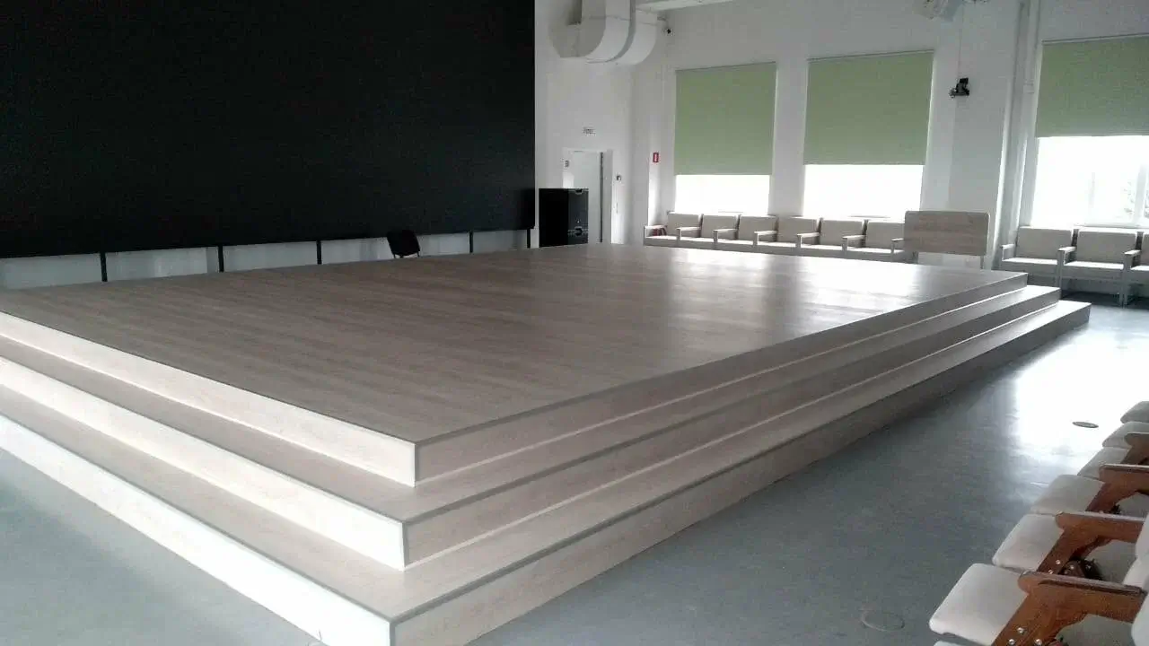 Ламинат stone floor  в конференц-зале